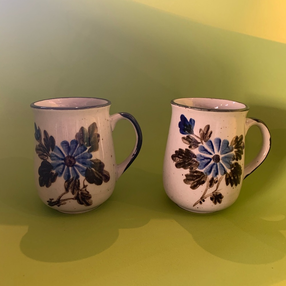 Vintage ceramic flower mugs set